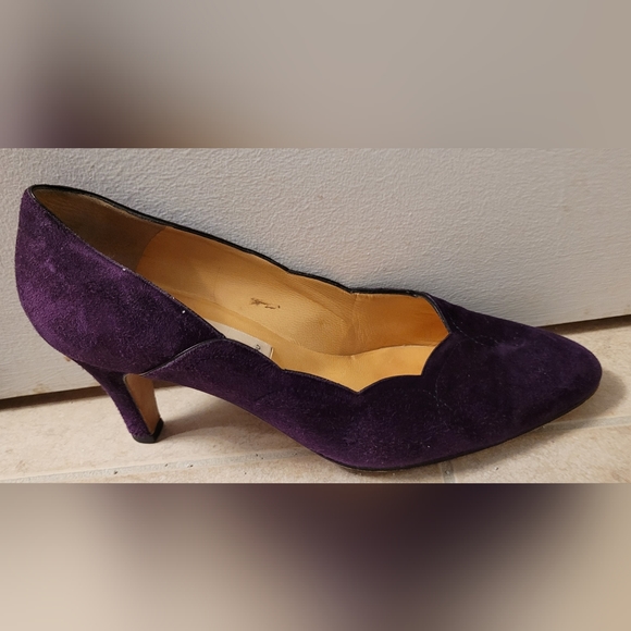 Celine Suede Pumps - Picture 2 of 9